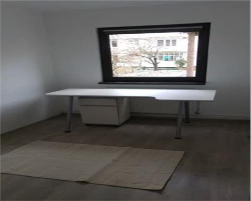 Apartament cu 3 camere balcon si pivnita pe Mihai Viteazu