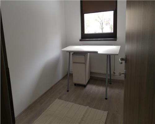 Apartament cu 3 camere balcon si pivnita pe Mihai Viteazu