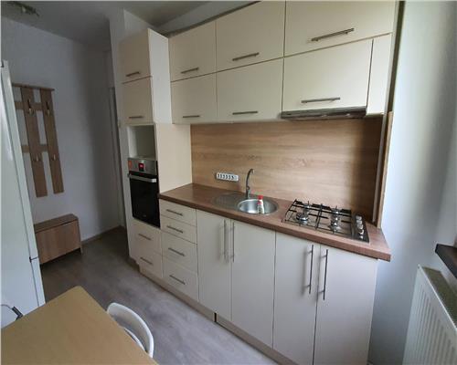 Apartament cu 3 camere balcon si pivnita pe Mihai Viteazu