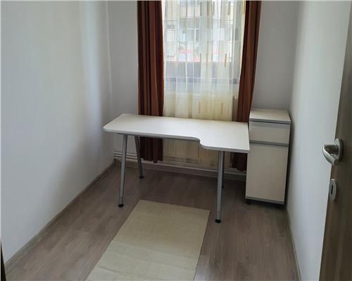 Apartament cu 3 camere balcon si pivnita pe Mihai Viteazu