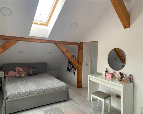 Casa intabulata cu 5 camere si 4 bai in Sura Mica