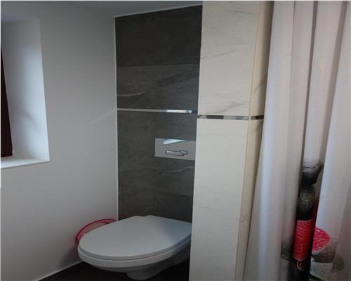 Casa intabulata cu 5 camere si 4 bai in Sura Mica