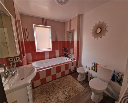 Apartament cu 3 camere 2 bai si parcare in Cisnadie