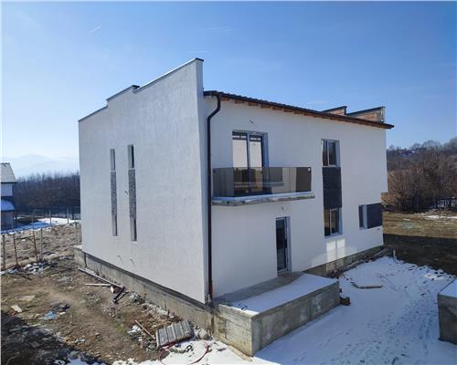 Casa intabulata cu 4 camere 2 bai n zona Calea Cisnadiei