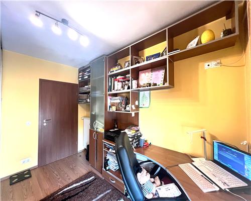 Casa 100 mp utili cu 4 camere 2 bai si curte in Turnisor