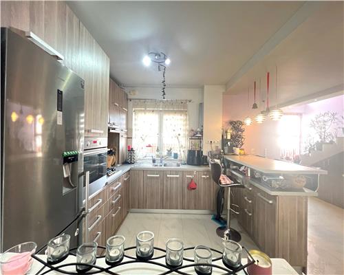 Casa 100 mp utili cu 4 camere 2 bai si curte in Turnisor