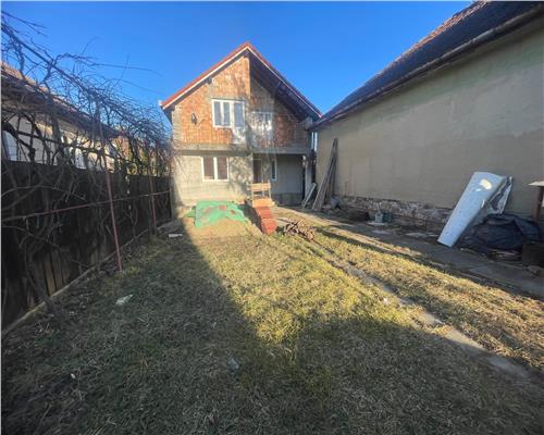 Casa cu 6 camere 2 bai si 2 balcoane zona Calea Poplacii