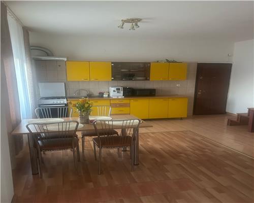 Apartament cu 3 camere si balcon pe Mihai Viteazu