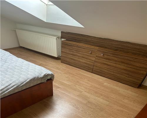 Apartament cu 3 camere si balcon pe Mihai Viteazu