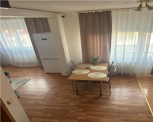 Apartament cu 3 camere si balcon pe Mihai Viteazu