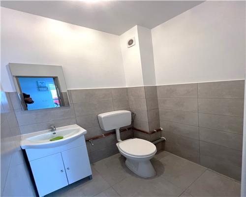 Spatiu comercial 50 mp utili cu 7 parcari in Turnisor