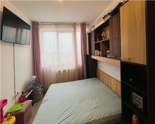 Apartament cu 2 camere decomandat si balcon zona Ciresica