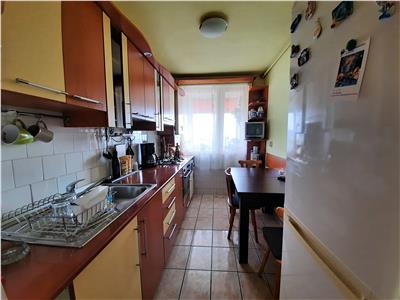 Apartament cu 2 camere decomandat si balcon zona Ciresica