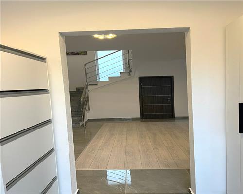 Casa noua 4 camere 2 bai 3 balcoane 3 parcari in Selimbar