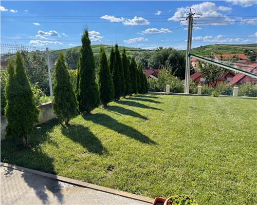 Casa moderna cu 4 camere terasa si garaj si 585 mp teren in Sura Mare