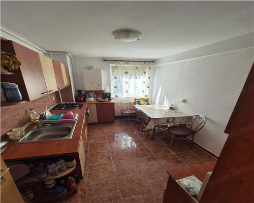 Apartament cu 4 camere si balcon in zona Rahovei