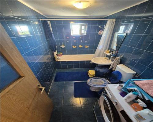 Apartament cu 4 camere si balcon in zona Rahovei
