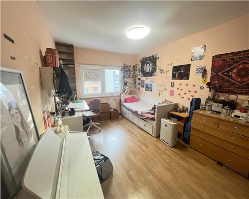 Apartament 2 camere decomandat si balcon zona Vasile Aaron