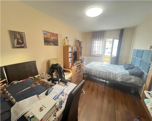 Apartament 2 camere decomandat si balcon zona Vasile Aaron