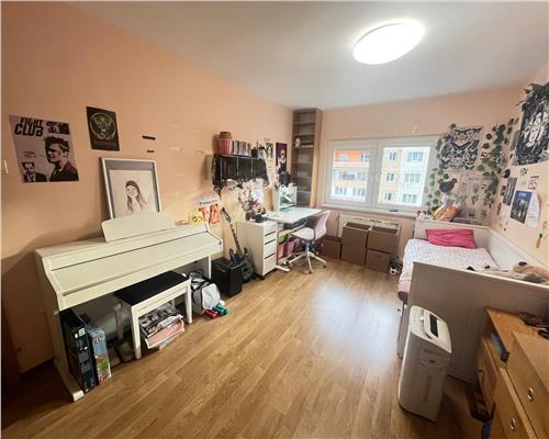 Apartament 2 camere decomandat si balcon zona Vasile Aaron
