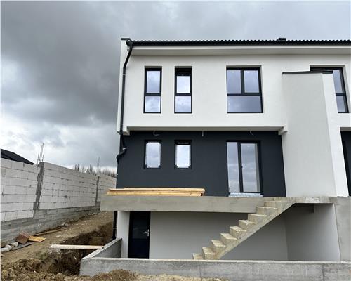 Casa cu 4 camere 2 bai si 300 mp teren in zona Calea Cisnadiei