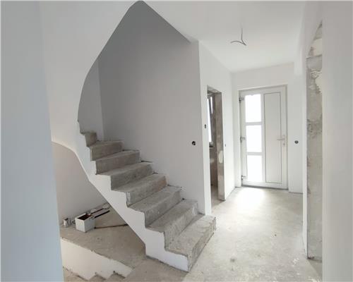 Casa moderna cu 4 camere si garaj in Cartierul Arhitectilor