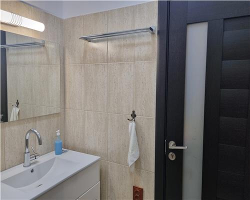 Apartament cu 3 camere 2 bai si parcare privata pe Doamna Stanca