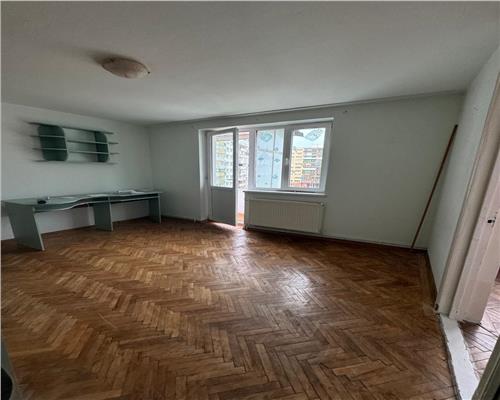 Apartament cu 2 camere si balcon pe Mihai Viteazu
