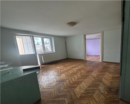 Apartament cu 2 camere si balcon pe Mihai Viteazu
