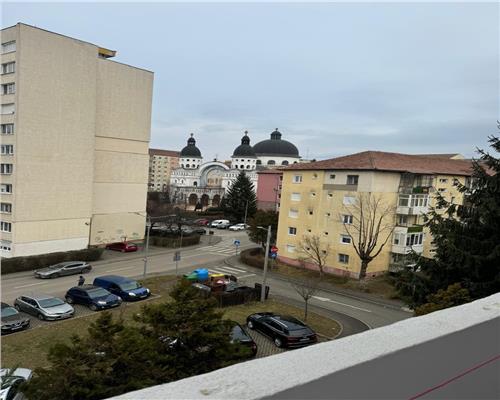 Apartament cu 2 camere si balcon pe Mihai Viteazu