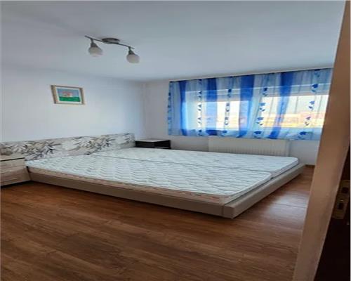 Apartament 4 camere si Balcon in zona Cedonia