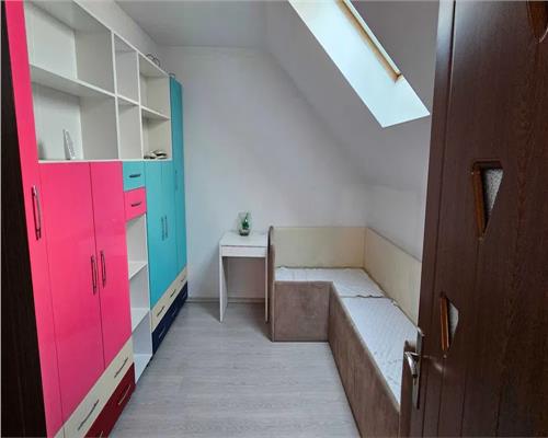Apartament 4 camere si Balcon in zona Cedonia