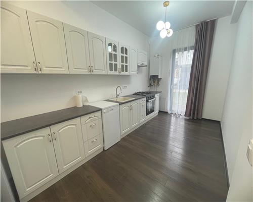 Casa de lux cu 4 camere 2 bai si terasa in Cristian
