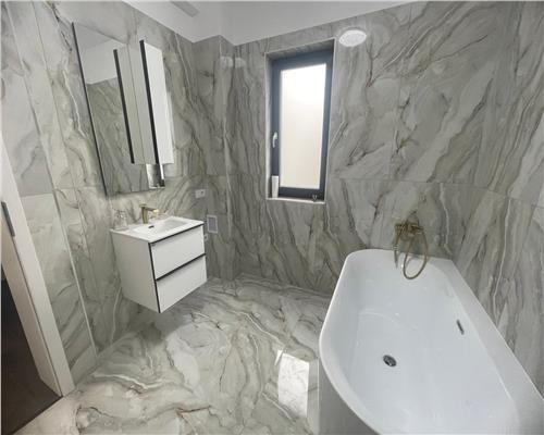 Casa de lux cu 4 camere 2 bai si terasa in Cristian
