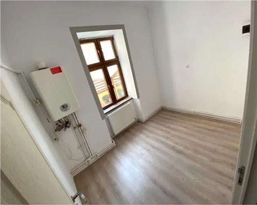 Spatiu comercial cu 2 camere in zona Centrala