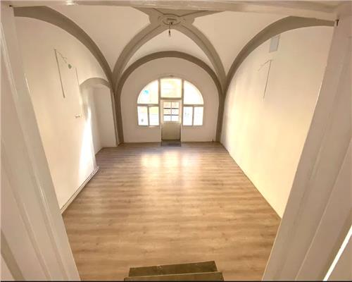 Spatiu comercial cu 2 camere in zona Centrala