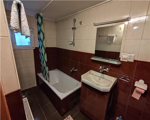 Casa 4 camere 2 bai curte terasa garaj pe Stefan cel Mare