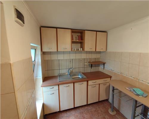 Casa 4 camere 2 bai curte terasa garaj pe Stefan cel Mare