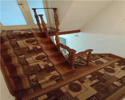 Casa 4 camere 2 bai curte terasa garaj pe Stefan cel Mare