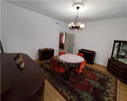 Casa 4 camere 2 bai curte terasa garaj pe Stefan cel Mare