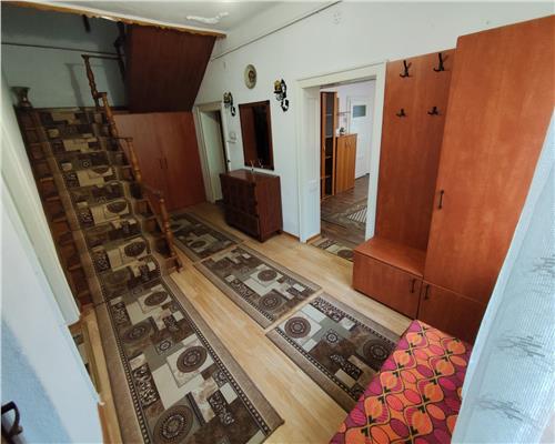 Casa 4 camere 2 bai curte terasa garaj pe Stefan cel Mare