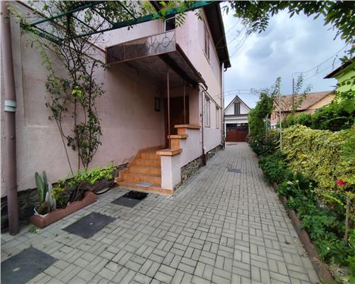 Casa 4 camere 2 bai curte terasa garaj pe Stefan cel Mare
