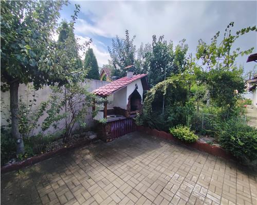 Casa 4 camere 2 bai curte terasa garaj pe Stefan cel Mare