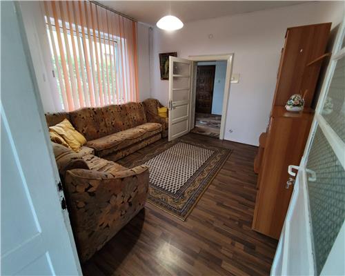 Casa 4 camere 2 bai curte terasa garaj pe Stefan cel Mare