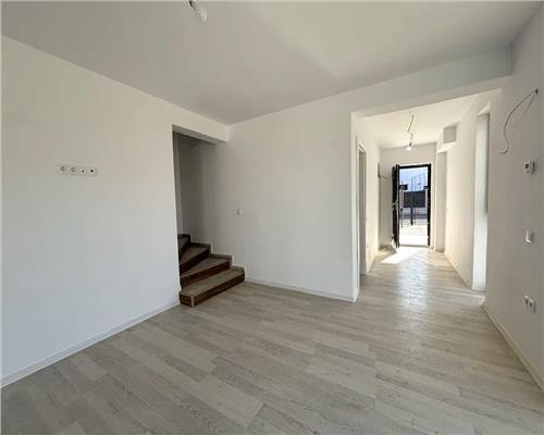 Casa de tip duplex cu 4 camere si garaj in zona Calea Cisnadiei