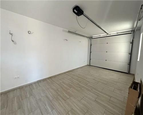 Casa de tip duplex cu 4 camere si garaj in zona Calea Cisnadiei