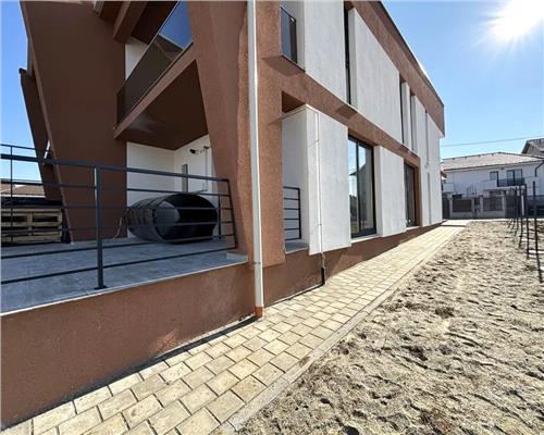 Casa de tip duplex cu 4 camere si garaj in zona Calea Cisnadiei