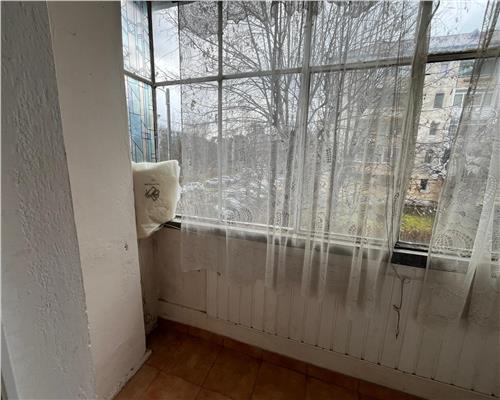 Apartament 3 camere etajul 1 si balcon in zona Rahovei