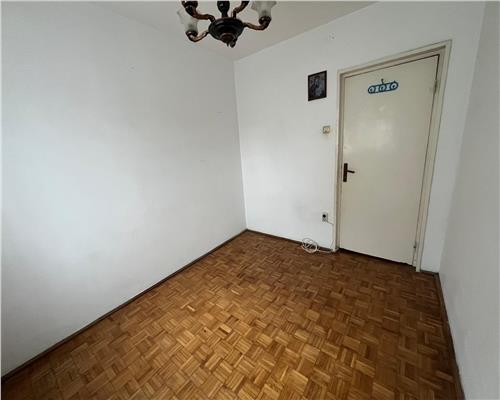 Apartament 3 camere etajul 1 si balcon in zona Rahovei
