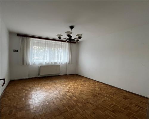 Apartament 3 camere etajul 1 si balcon in zona Rahovei